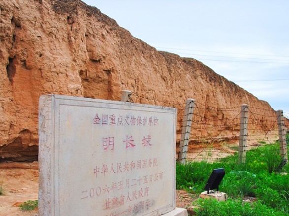 Часть китайской стены обрушилась после землетрясения